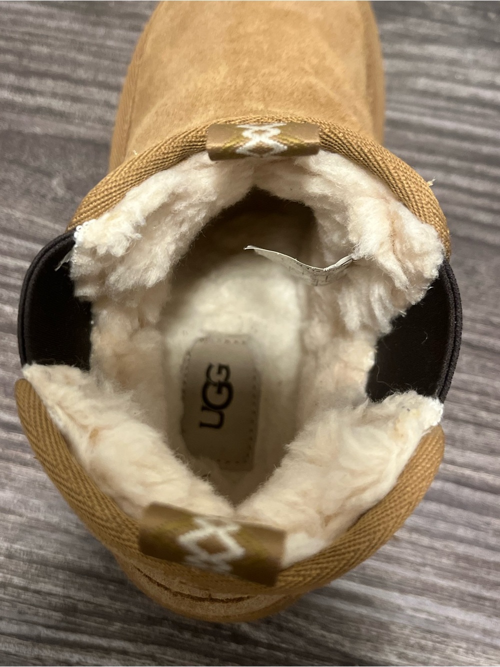 UGG Kids Neumel Chelsea Boots Chestnut Size 4 Excellent Condition - Picture 6 of 7